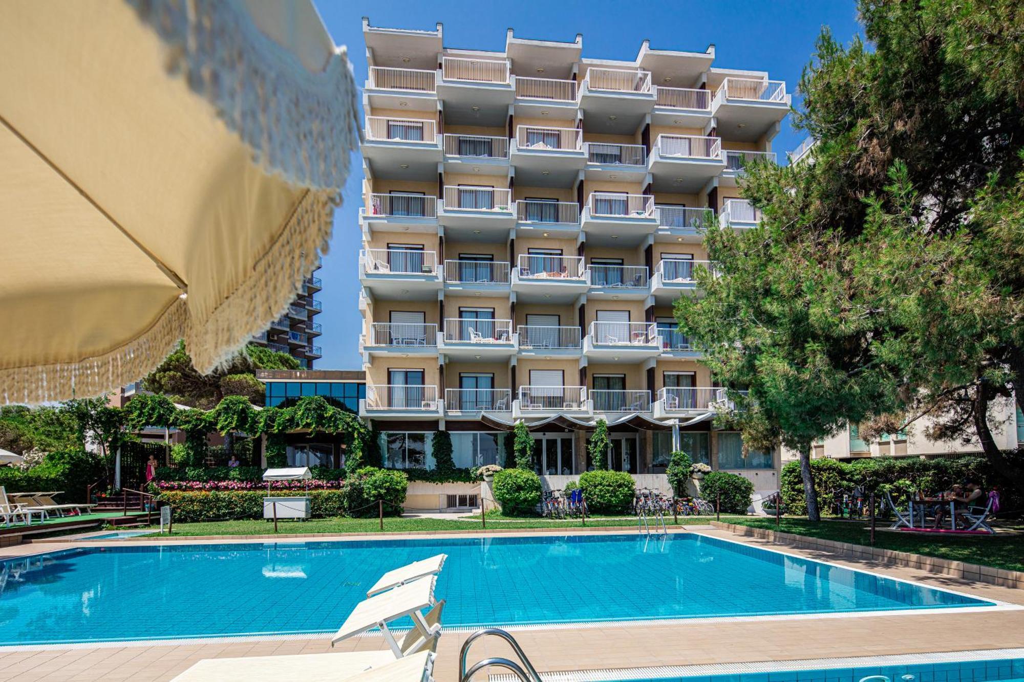 Hotel Atlantic Lignano Sabbiadoro Zewnętrze zdjęcie